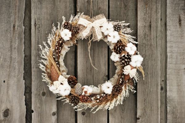 How to use dried flowers as Christmas decorations