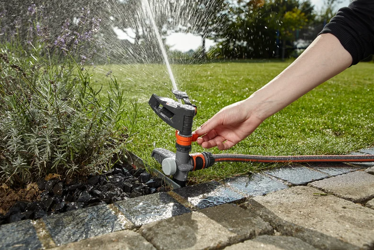Gardena Comfort Full Or Part Circle Pulse Sprinkler - image 2