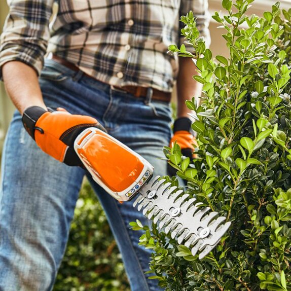 HSA 26 Cordless Hedge Trimmer - image 2