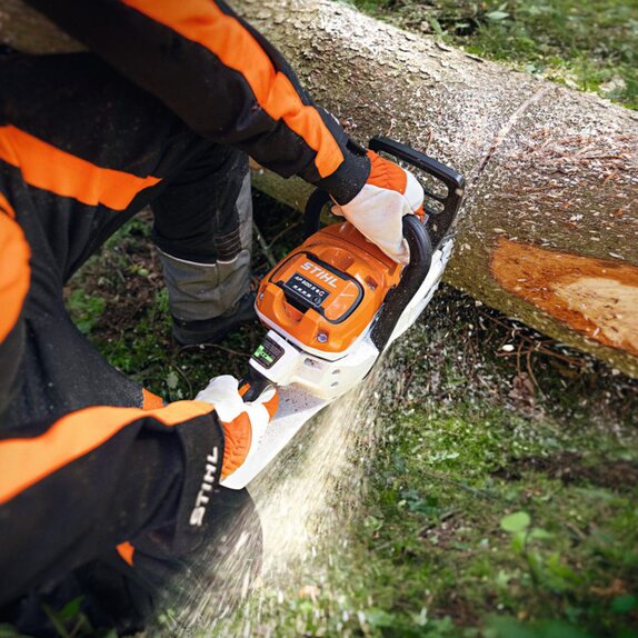 MSA 300 16" Chainsaw - image 2