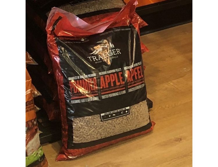 Traeger BBQ Wood Pellets Apple 9kg bag - image 1