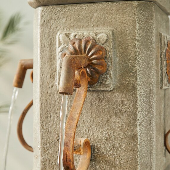 Water Feature Courtyard - image 2